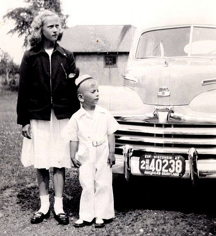 Wisconsin WI America\'s Dairy Land Ford Car Girl Boy Vintage Photo Picture 1947