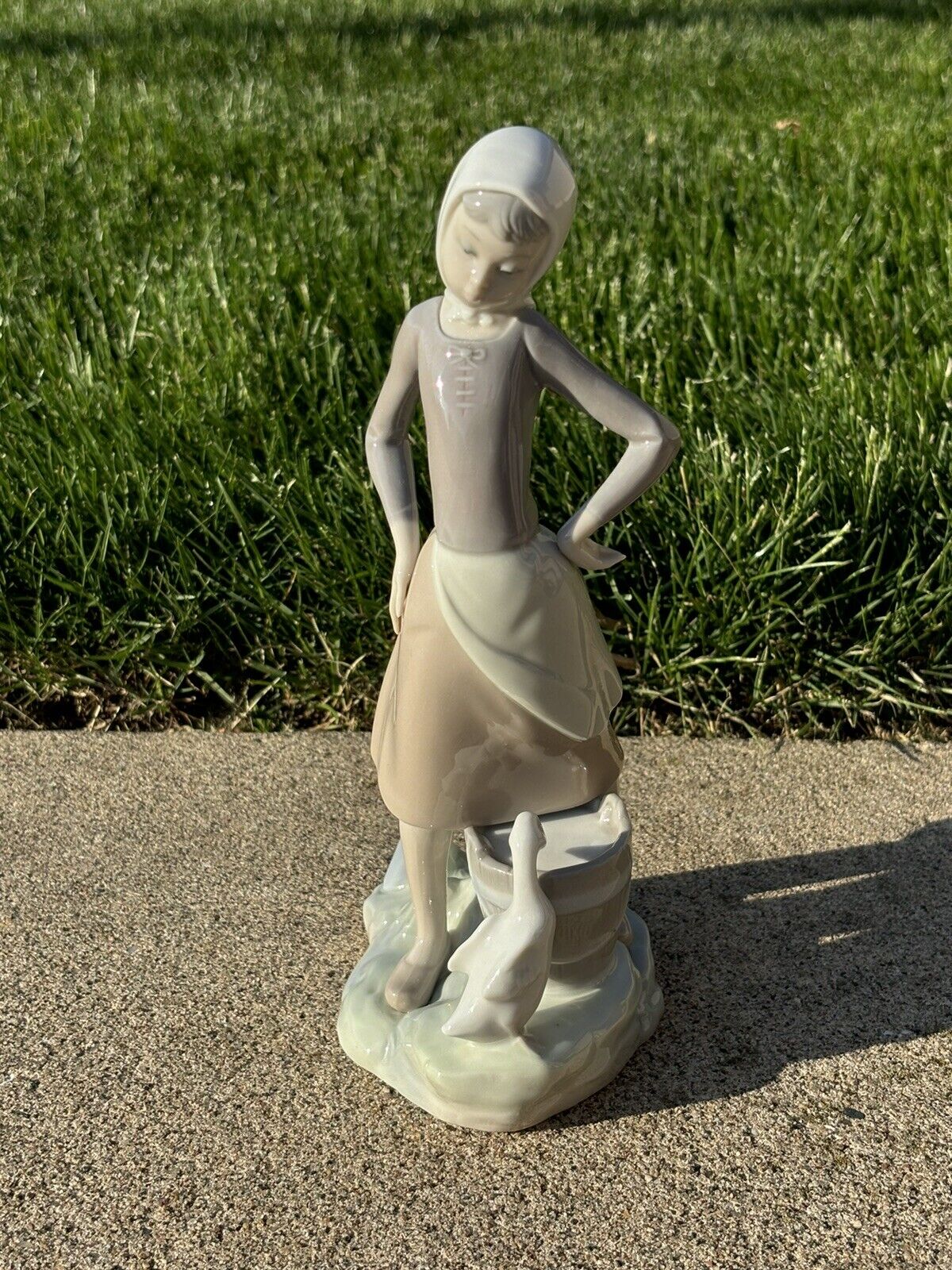 Retired Lladro Figurine Girl With Milk Pail & Duck 9.5\