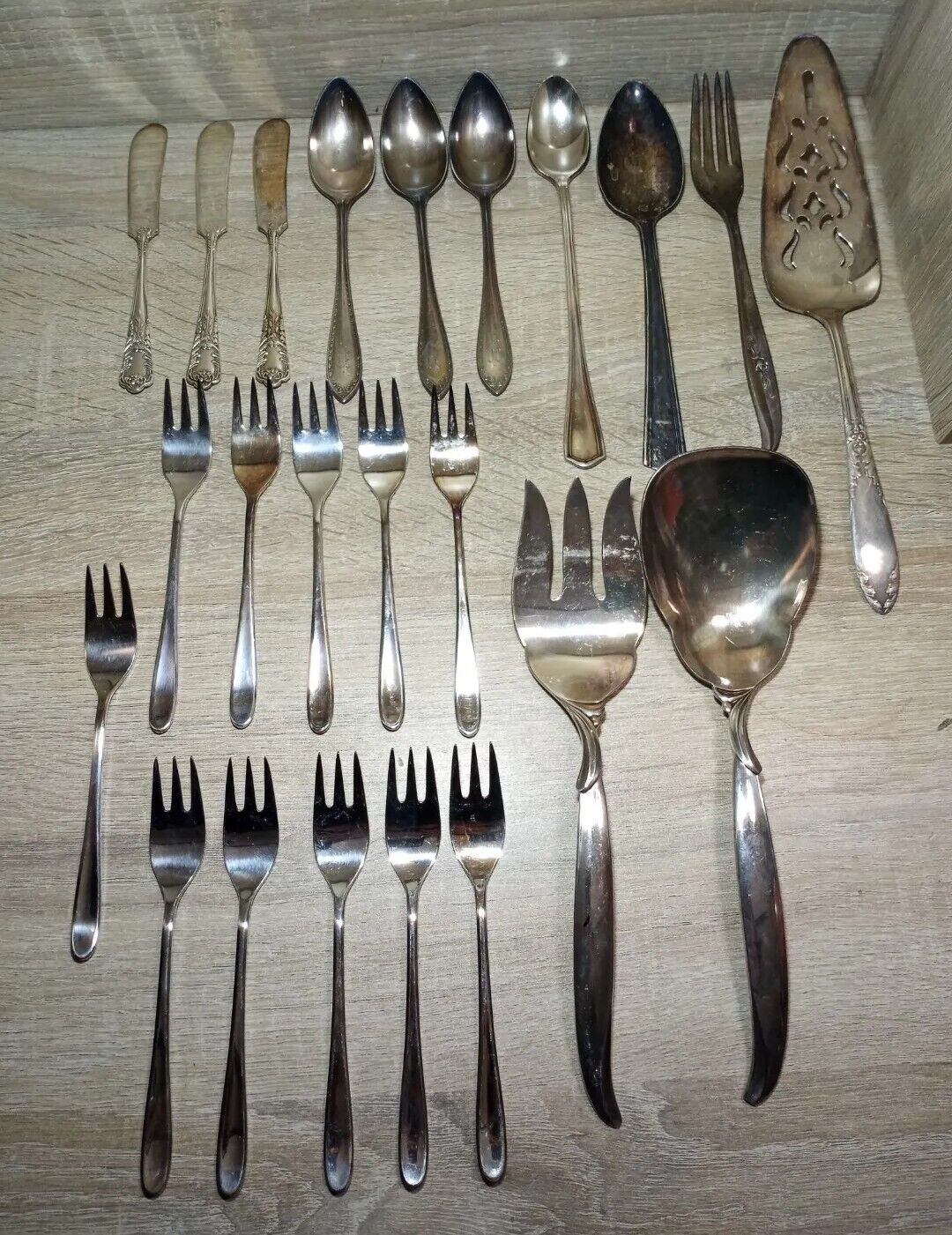 25 Silver Plate Flatware Various Lot With Dodge Inc Silver Plate Shell Dish 
