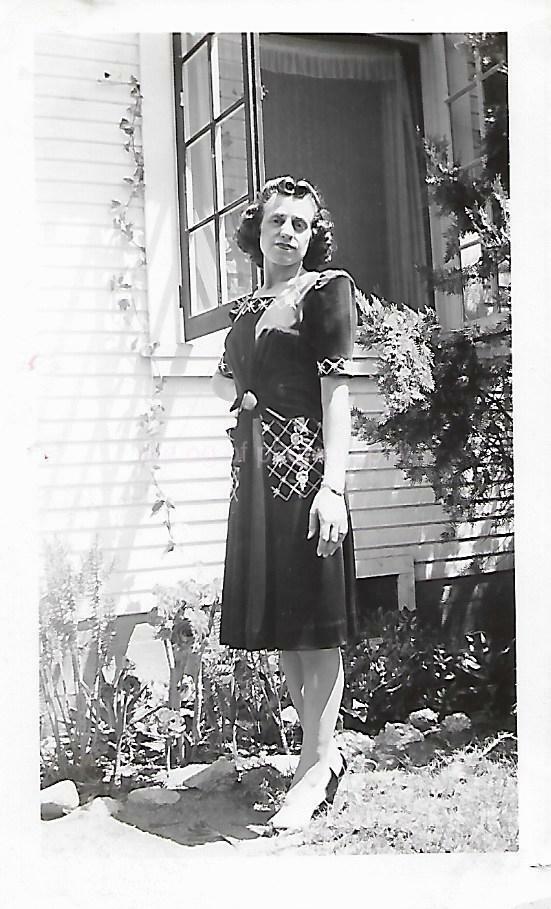 Vintage FOUND PHOTO Woman PORTRAIT bw WW2 Era 1940's Original Snapshot 04 15