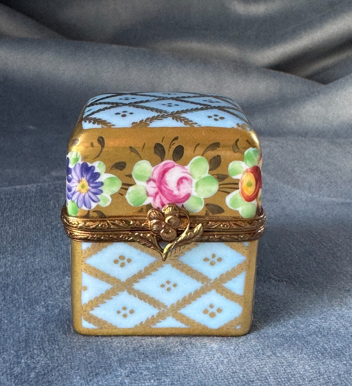 Limoges France PV Peint Main Porcelain Perfume Casket Chest Box 4 Cobalt Bottles