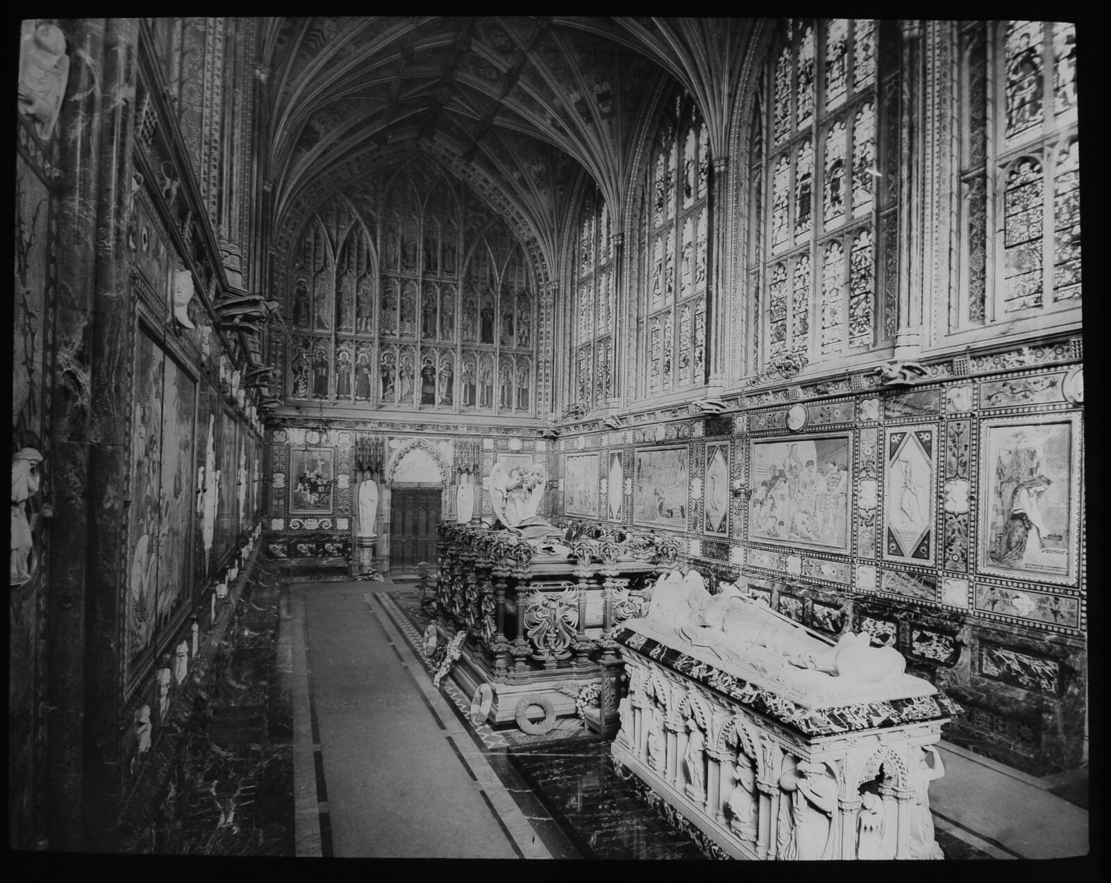 ALBERT MEMORIAL CHAPEL WINDSOR LOOKING WEST C1890 PHOTOGRAPH Magic Lantern Slide