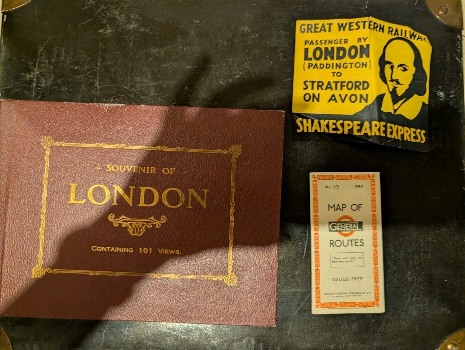 Lot Of 1930\'s London Souvenirs Bus Routes Picture Book, Luggage Sticker Lot Of 1930\'s London Souvenirs Bus Routes Picture Book, Luggage Sticker