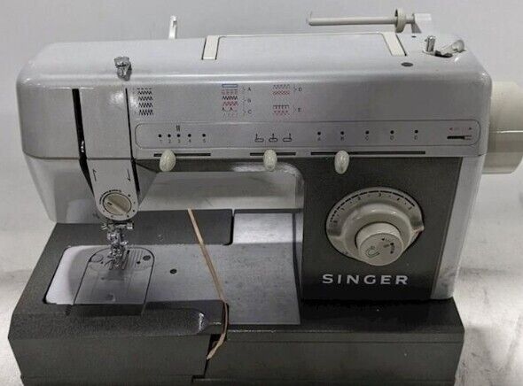 Singer CG 550 C sewing machine - Gray with white case - with pedal and manual