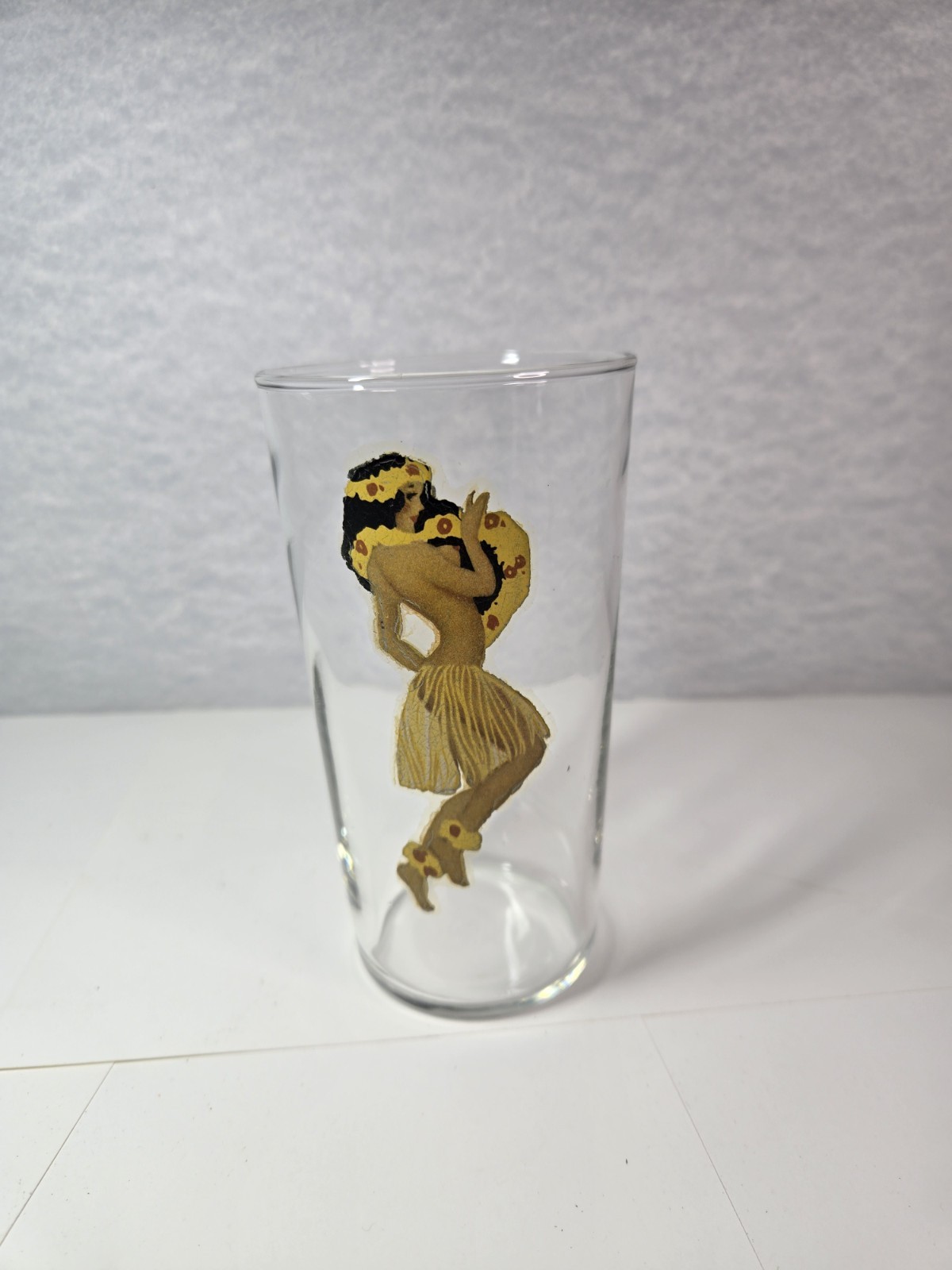 Vintage Peek A Boo Pinup Girl Drinking Glass 12 oz Hula Girl Barware 5.25\