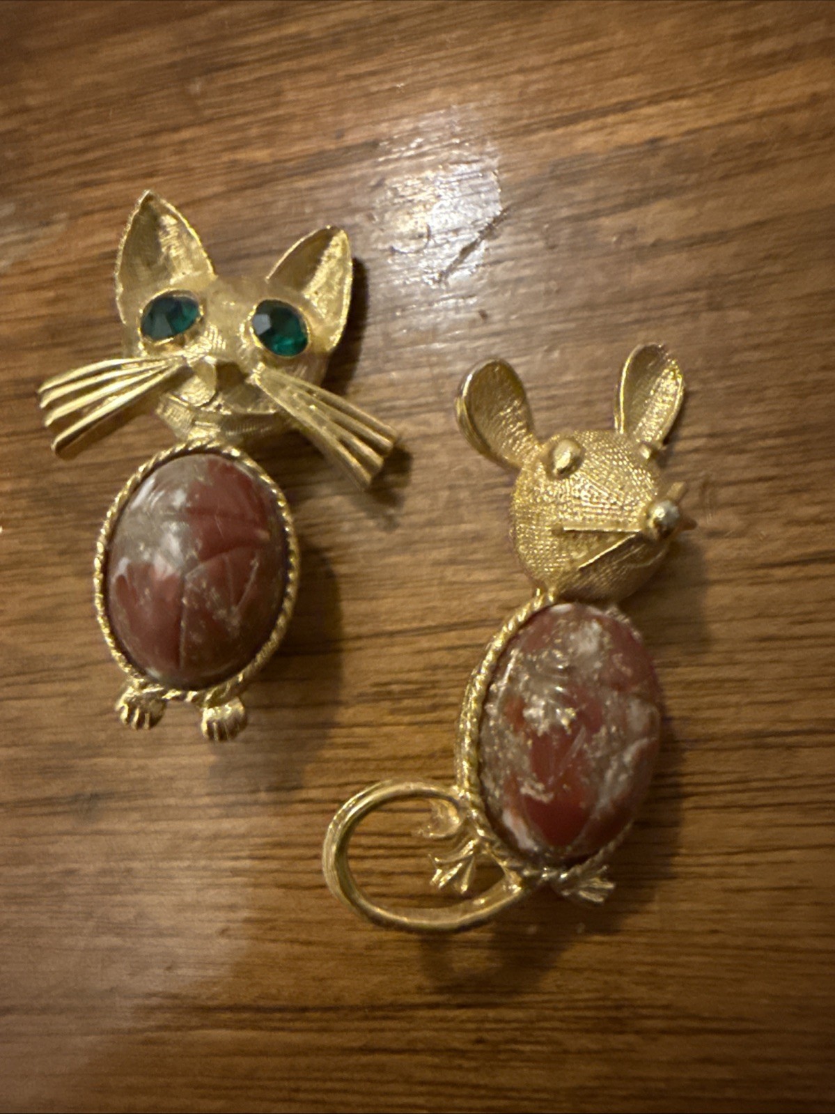 Vintage Pair Cat And Mouse Jelly Belly Stone Lapel Pin Rare And Excellent Vintage Pair Cat And Mouse Jelly Belly Stone Lapel Pin Rare And Excellent