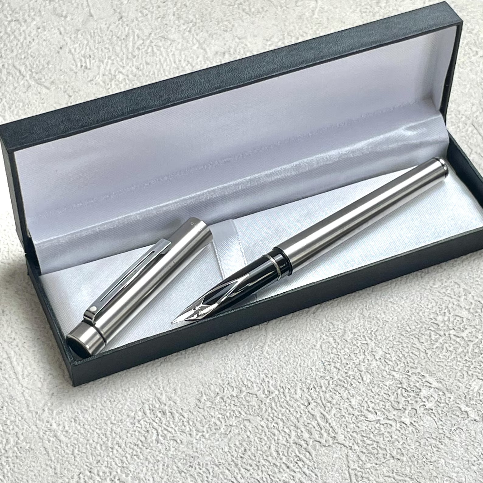 Vintage Sheaffer Targa 1001 Fountain Pen Brushed Steel M Nib Made in Aust BS119