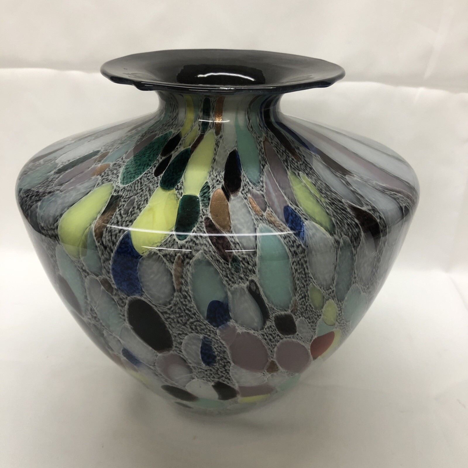 Vintage Maestri Vetrai Mouth Blown Art Glass Vase 9 1/4” High By Azzurra ITALY