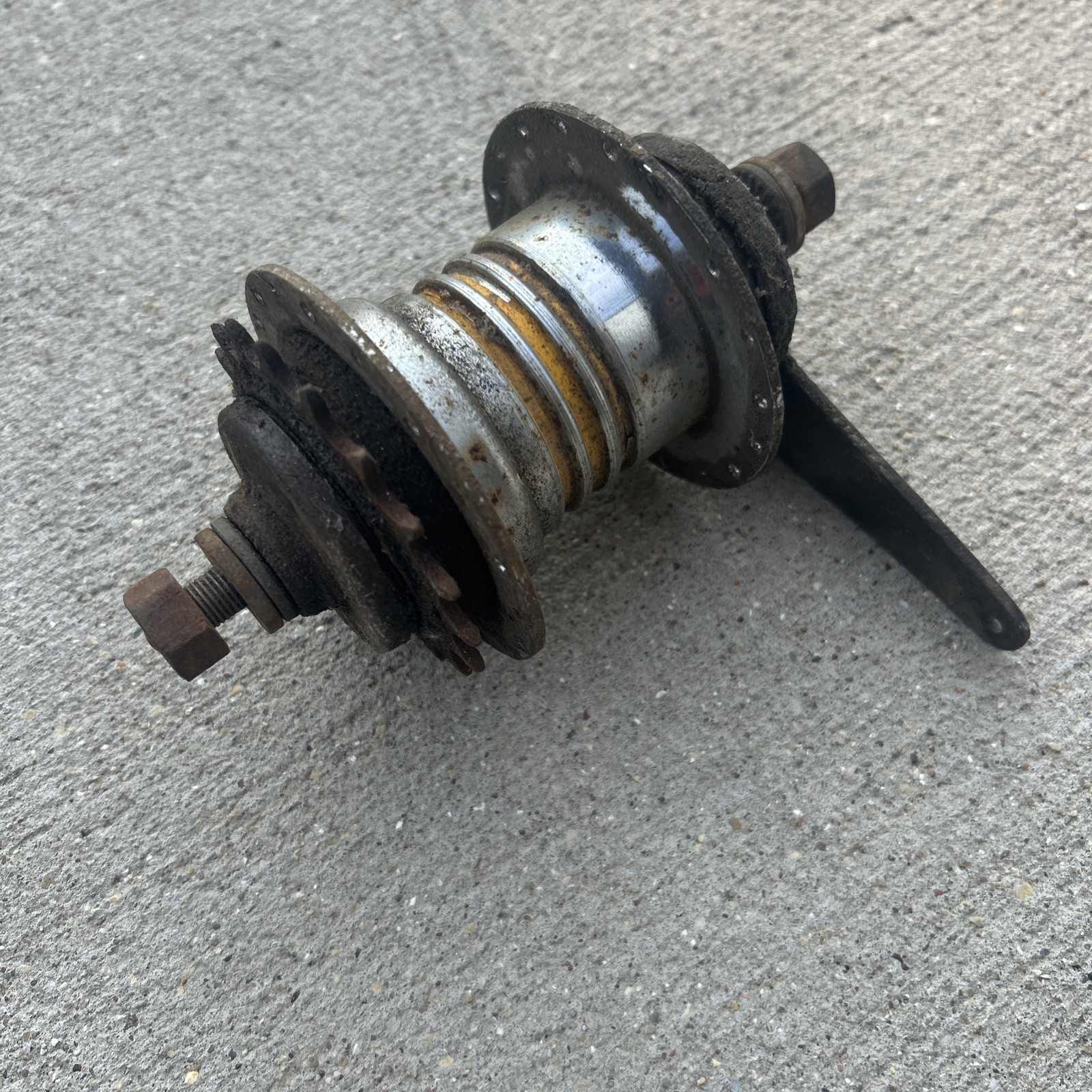 Vintage Bendix Two 2 Speed Kick Back Rear Hub Yellow Band USA Schwinn 36 hole Vintage Bendix Two 2 Speed Kick Back Rear Hub Yellow Band USA Schwinn 36 hole
