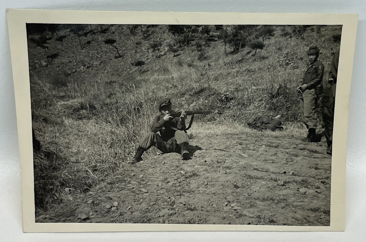 Vtg Found Photo Vietnam War South Vietnamese Soldier Aiming Rifle