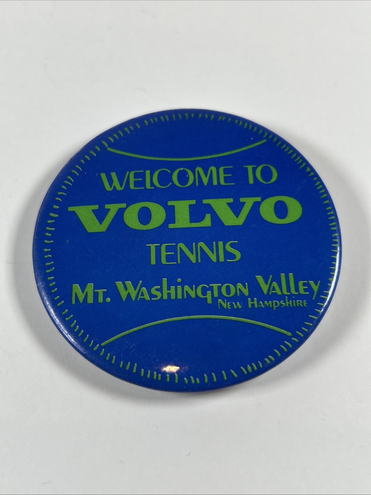 VINTAGE WELCOME TO VOLVO TENNIS MT. WASHINGTON VALLEY NEW HAMPSHIRE PIN BUTTON