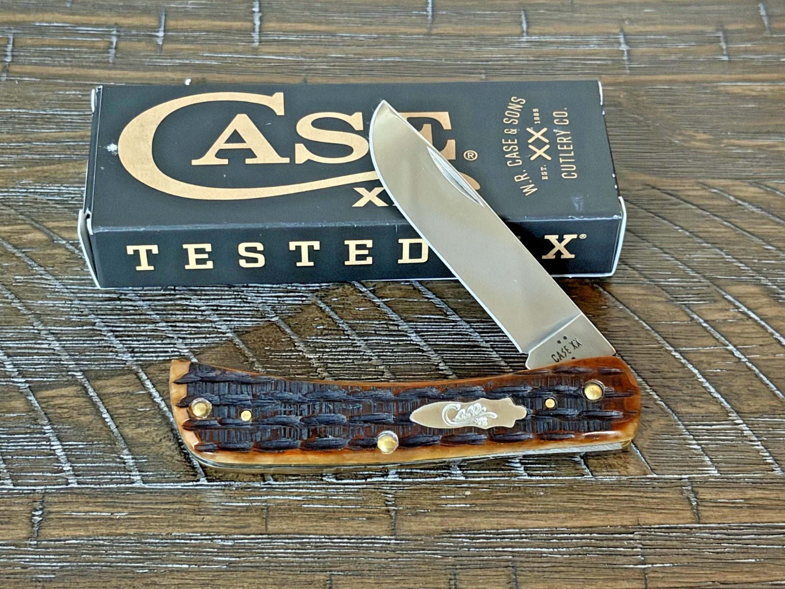 Case XX 12774 Dark Molasses Bone Kinfolks Jig Sod Buster Jr.