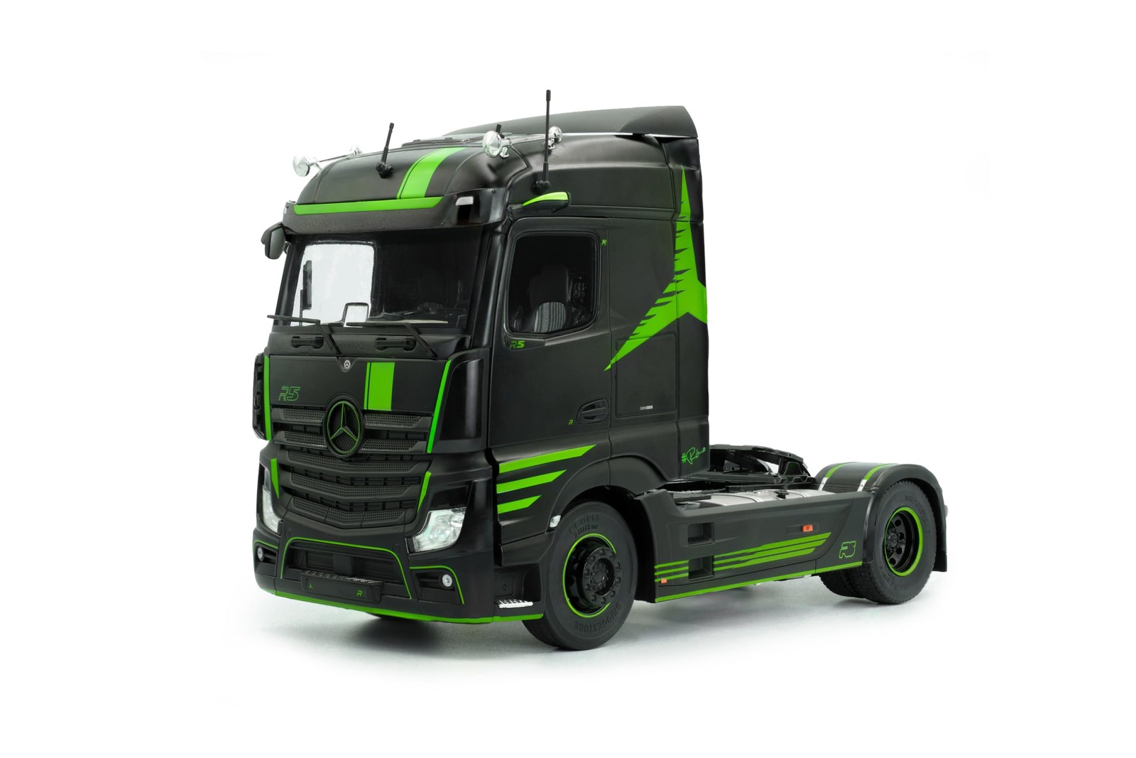 Solido 1:24 Mercedes-Benz Actros R5 Italian Collection Black 2021 Diecast