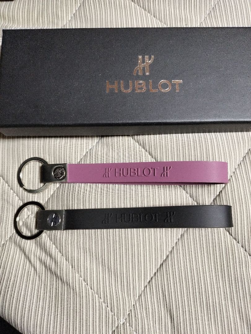 Noveltyhublot Keyring 2Pcs Black Pink Boxed Noveltyhublot Keyring 2Pcs Black Pink Boxed