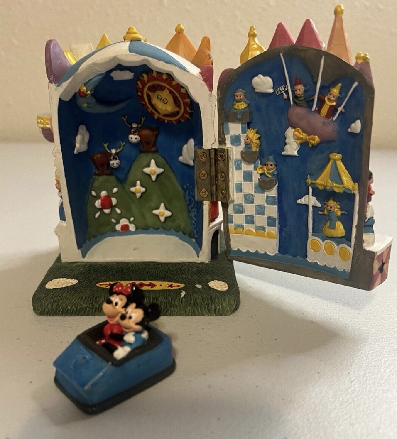 Disney Attraction Figure/Figurine Resin Hinged Box It’s A Small World Rare