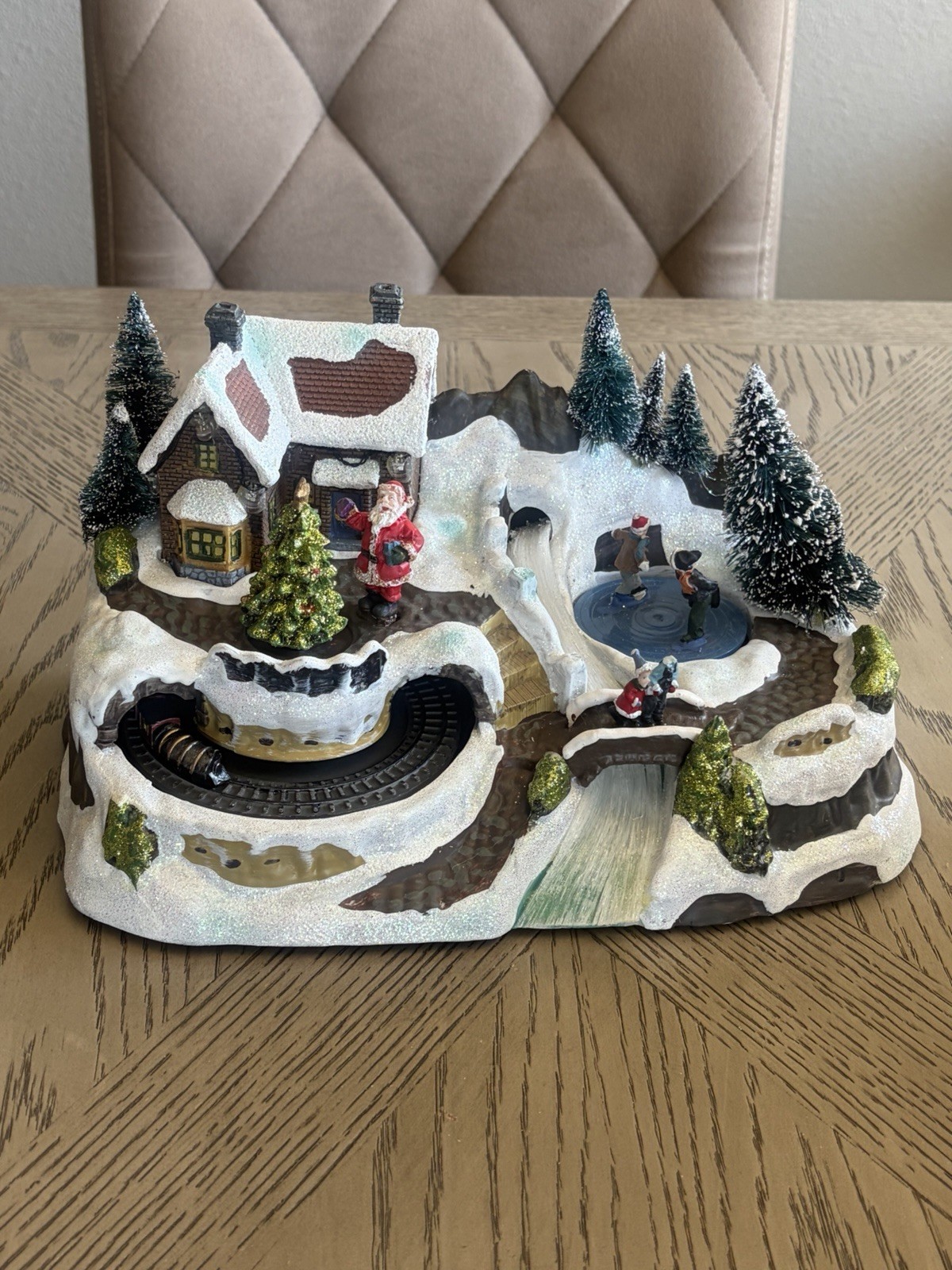 Vintage Avon Holiday Splendor Christmas Winter Wonderland Fiber Optic Village