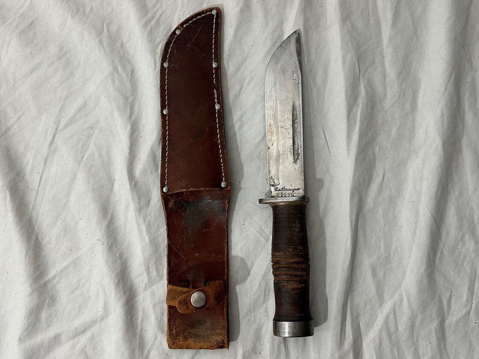 Vintage WW2 Original CATTARAUGUS 2250 Fighting Knife w/ Leather Sheath Excellent