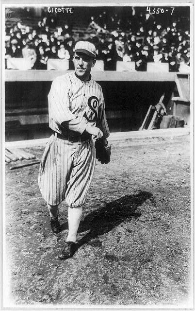 Photo:Chicago White Sox Eddie Cicotte 1918 pitcher throwing baseball