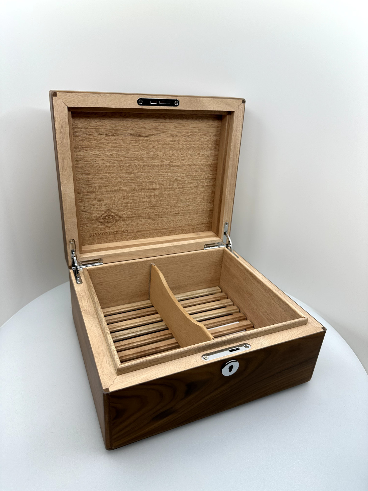 Diamond Crown Drake 40 Count Humidor - St. James Series - with Imperfections