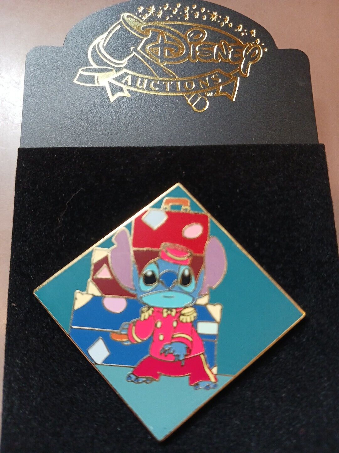 DISNEY AUCTIONS PIN LE STITCH DRESSED AS A BELLHOP HOTEL LUGGAGE SUIT CASE LILO