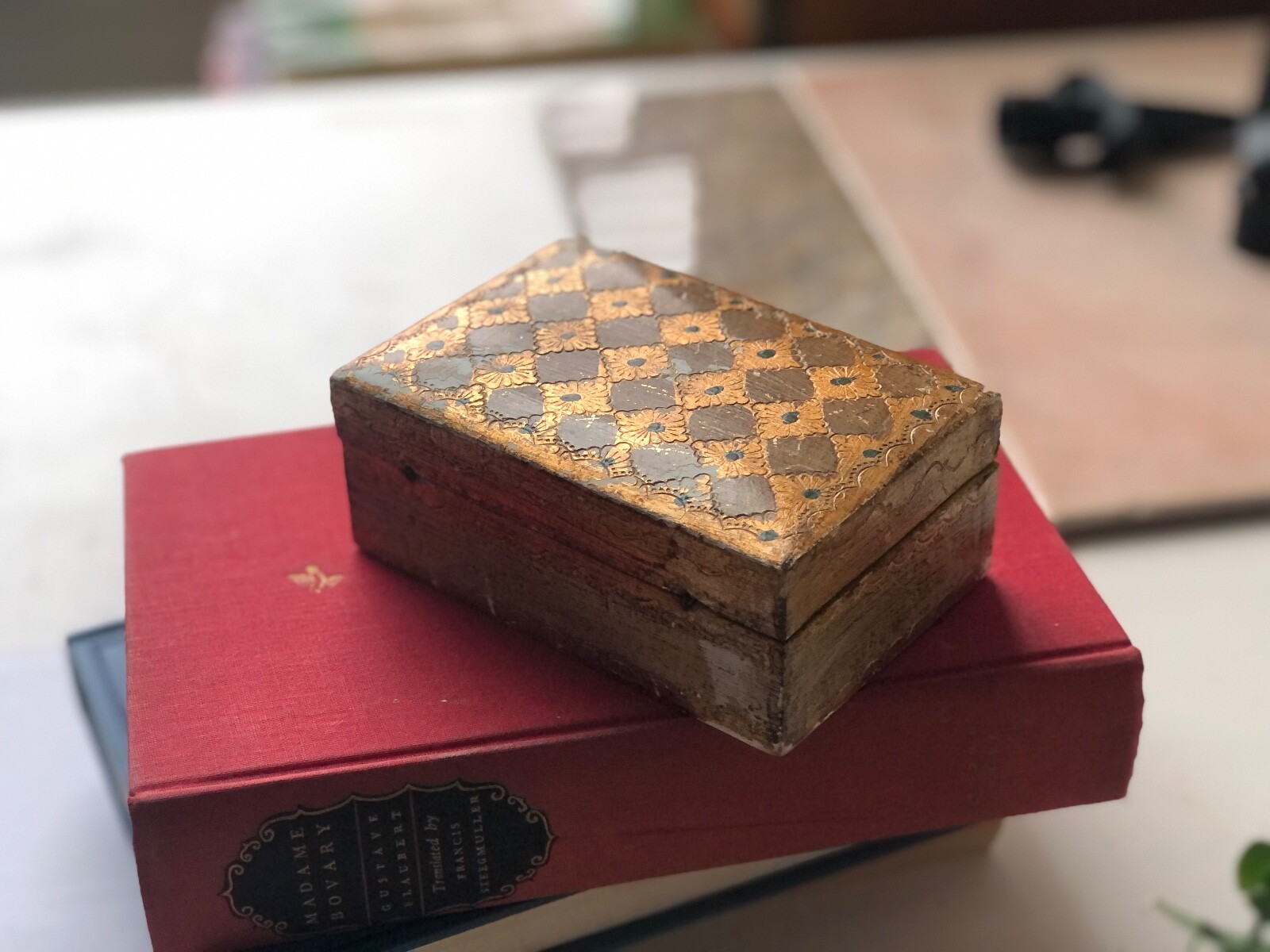 Vintage Firenze Gilt Wood Trinket Box, Gold, White & Green Painted Italian Chest