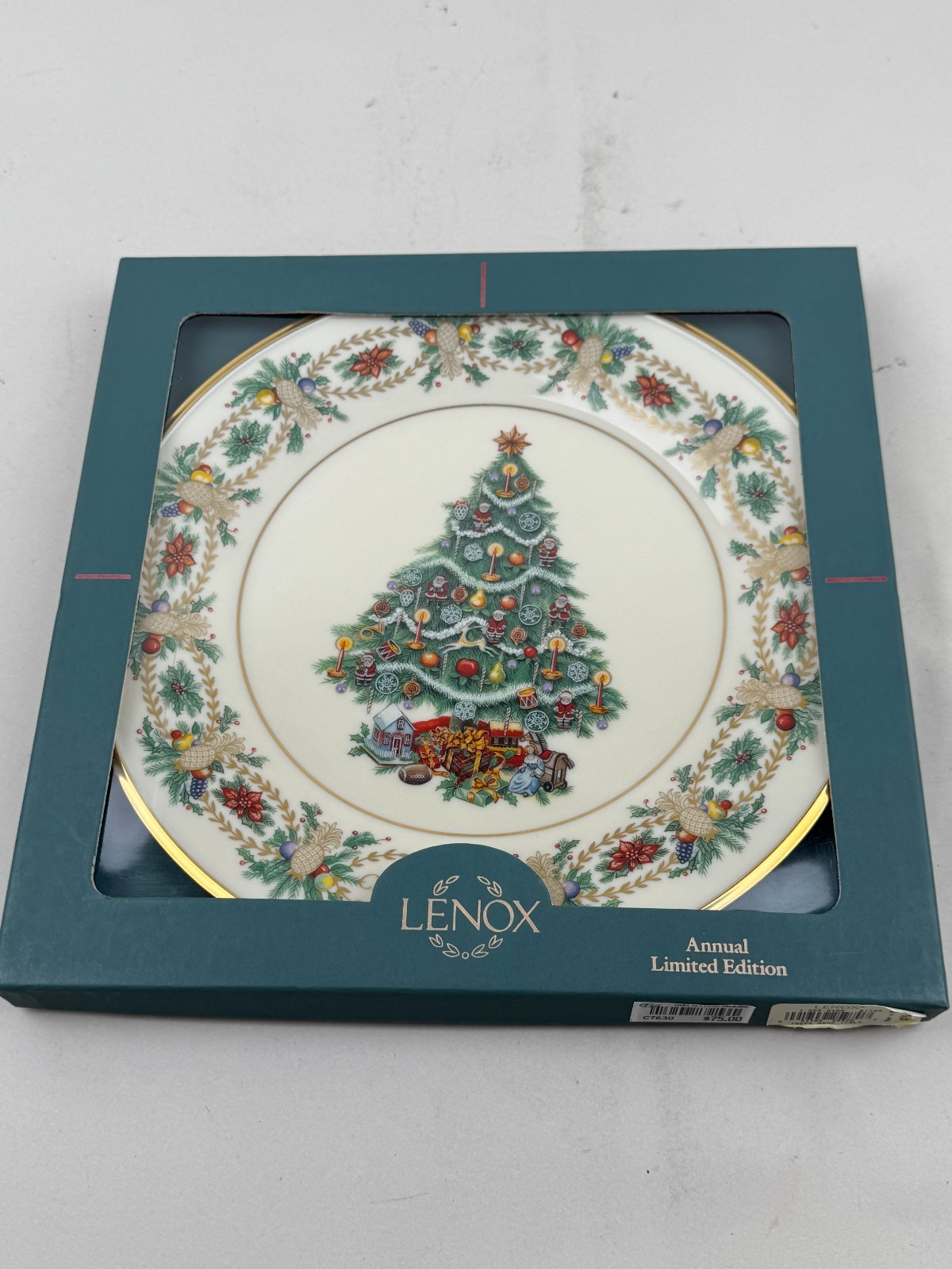 Lenox 1994 Poland Annual Limited Edition Christmas Trees Around the World Plate Lenox 1994 Poland Annual Limited Edition Christmas Trees Around the World Plate