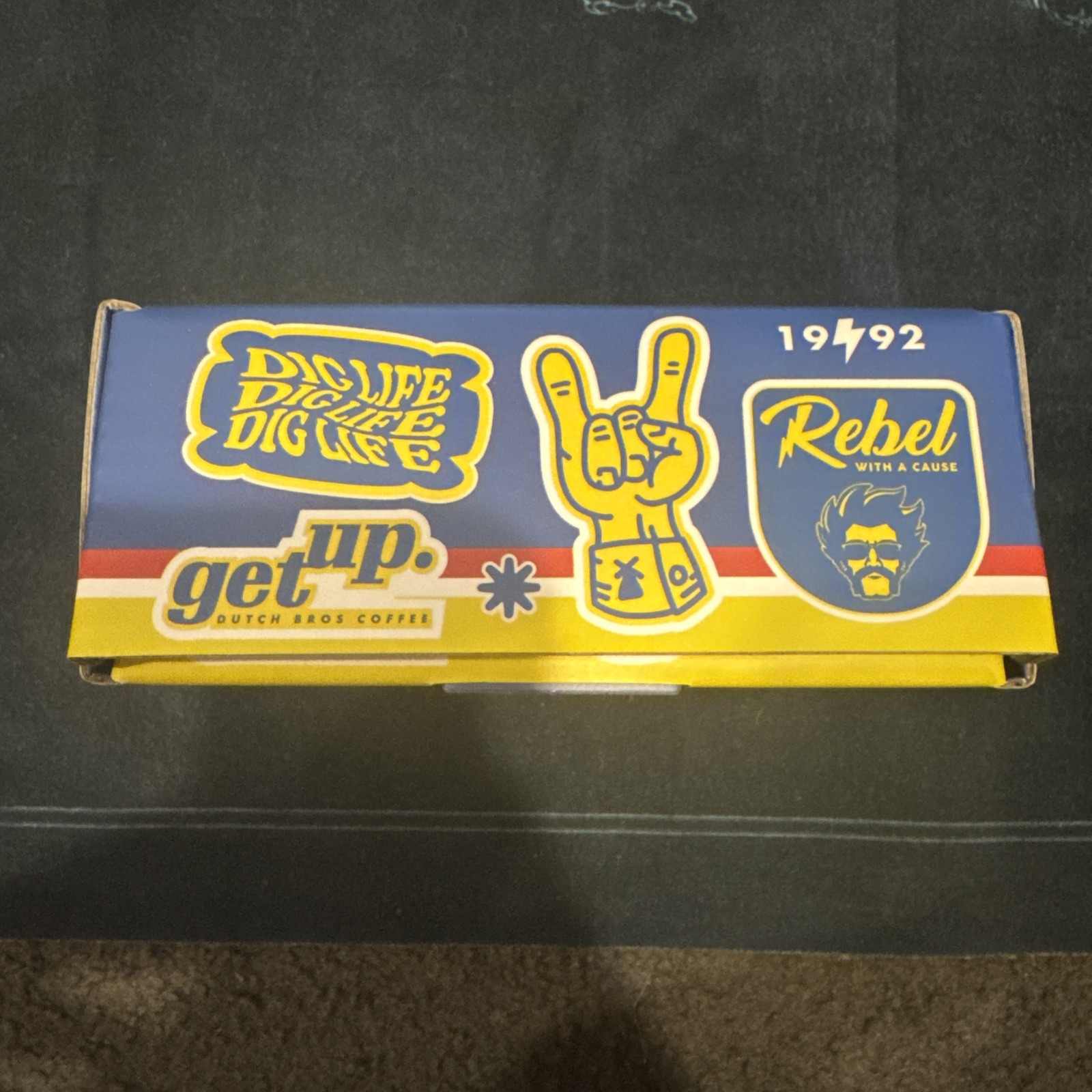 Rare dutch brothers hello from your new neighbors box plus 4 1992 key chains