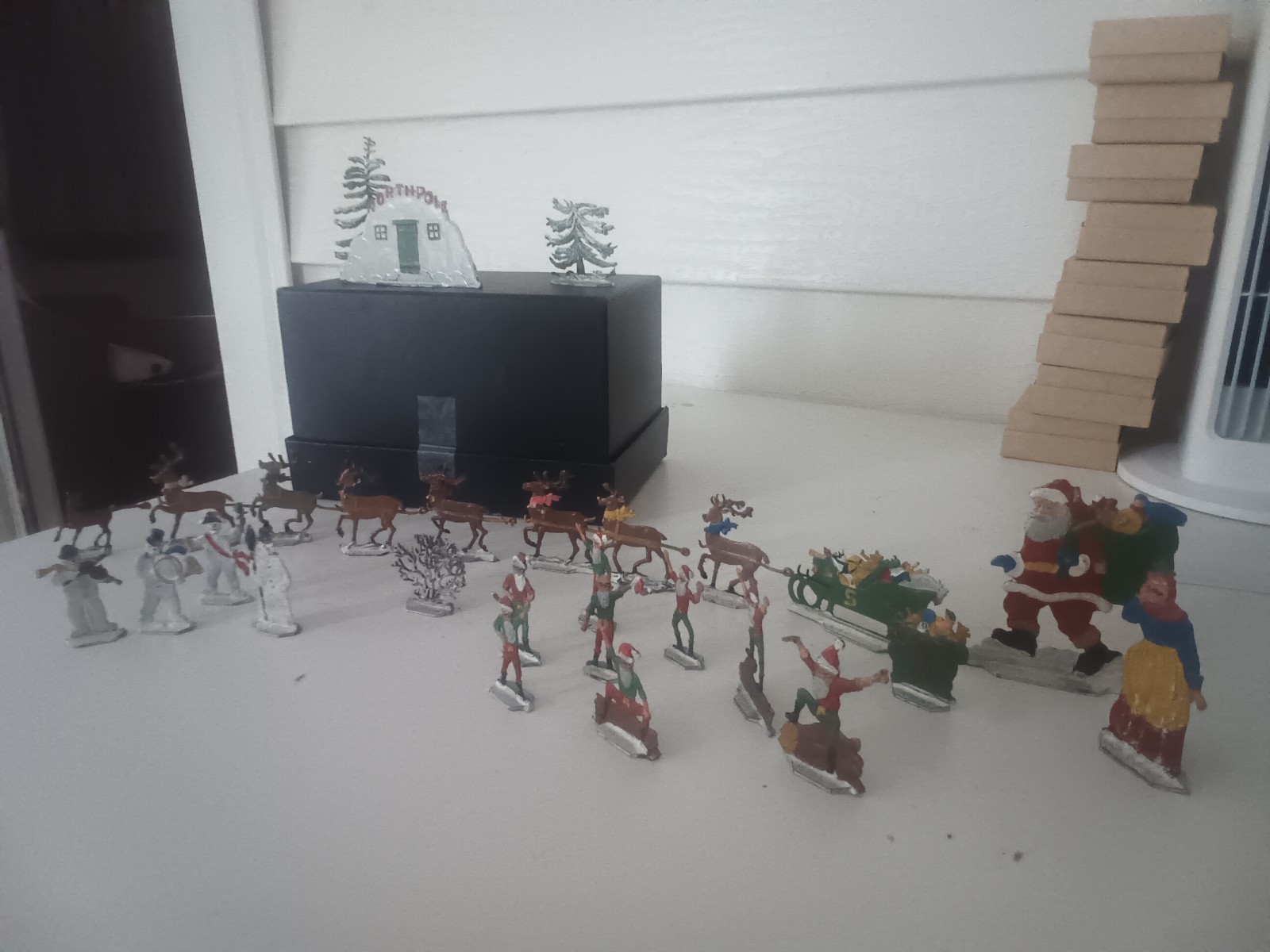 antique german Hans Heinrichsen north pole figurines ( Whole set  26 pieces )