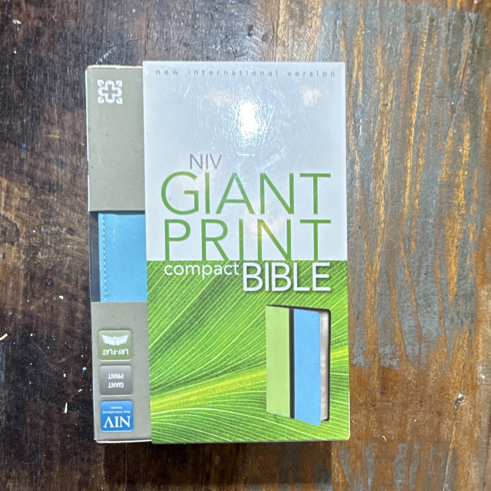 NIV Giant Print Compact Bible Zondervan Duo-Tone Melon Green/Turquoise ISBN