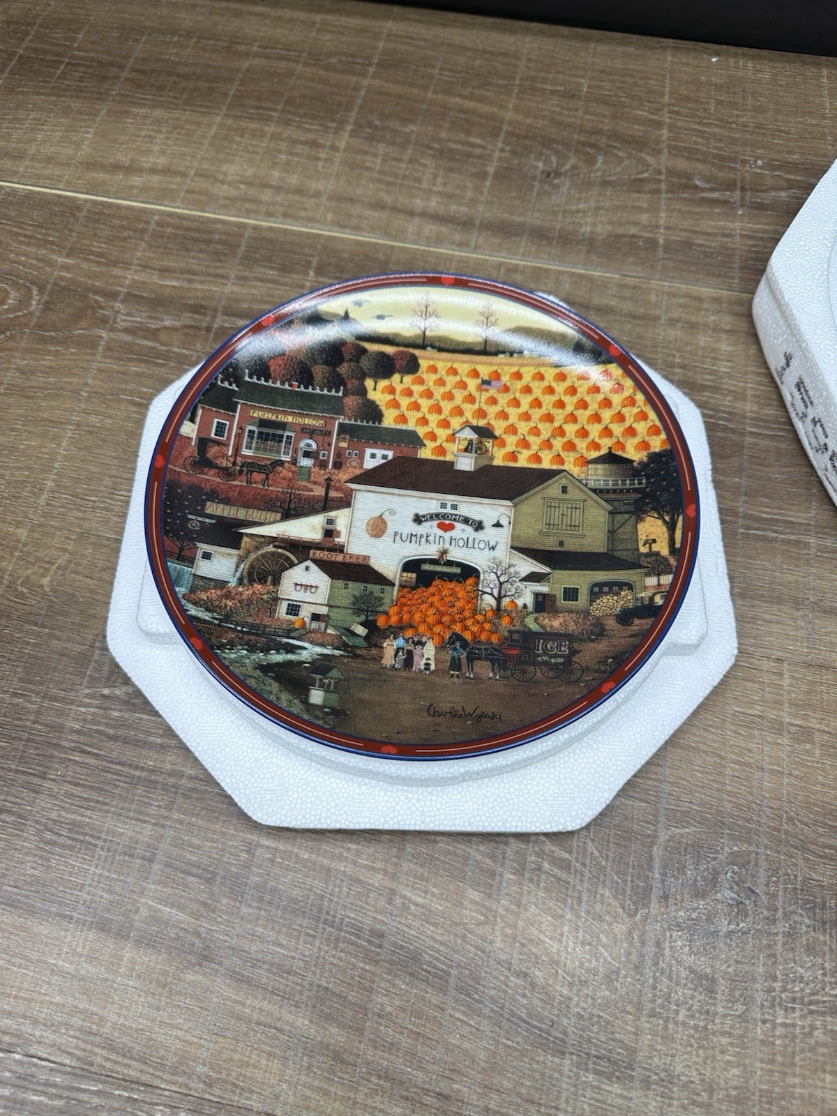 Charles Wysocki Pumpkin Hollow Emporium Plate 1993 Bradford Exchange 8.5”