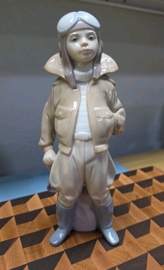 Lladro Little Pilot ~Nino Piloto Porcelain 6451 MInt condition