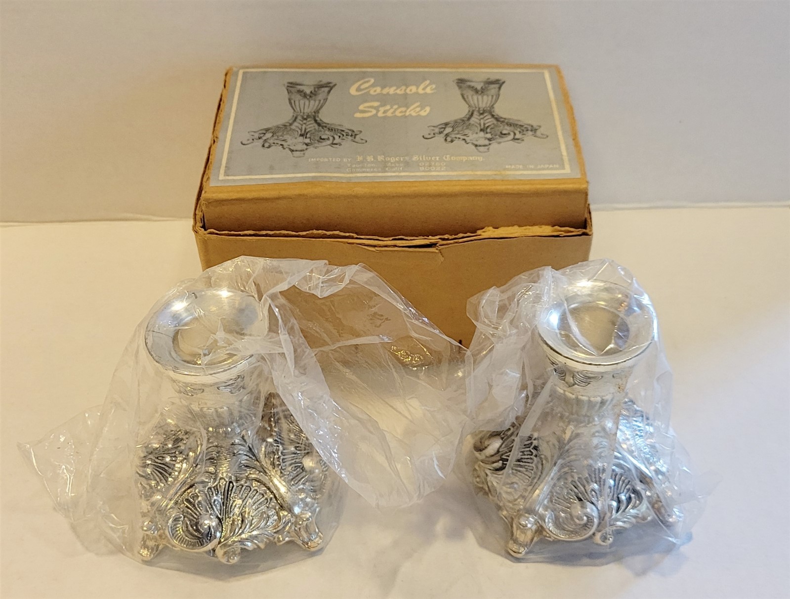 VINTAGE FB ROGERS SIVER COMPANY SILVER PLATED PAIR OF CANDLESTICK HOLDERS W/ BOX VINTAGE FB ROGERS SIVER COMPANY SILVER PLATED PAIR OF CANDLESTICK HOLDERS W/ BOX