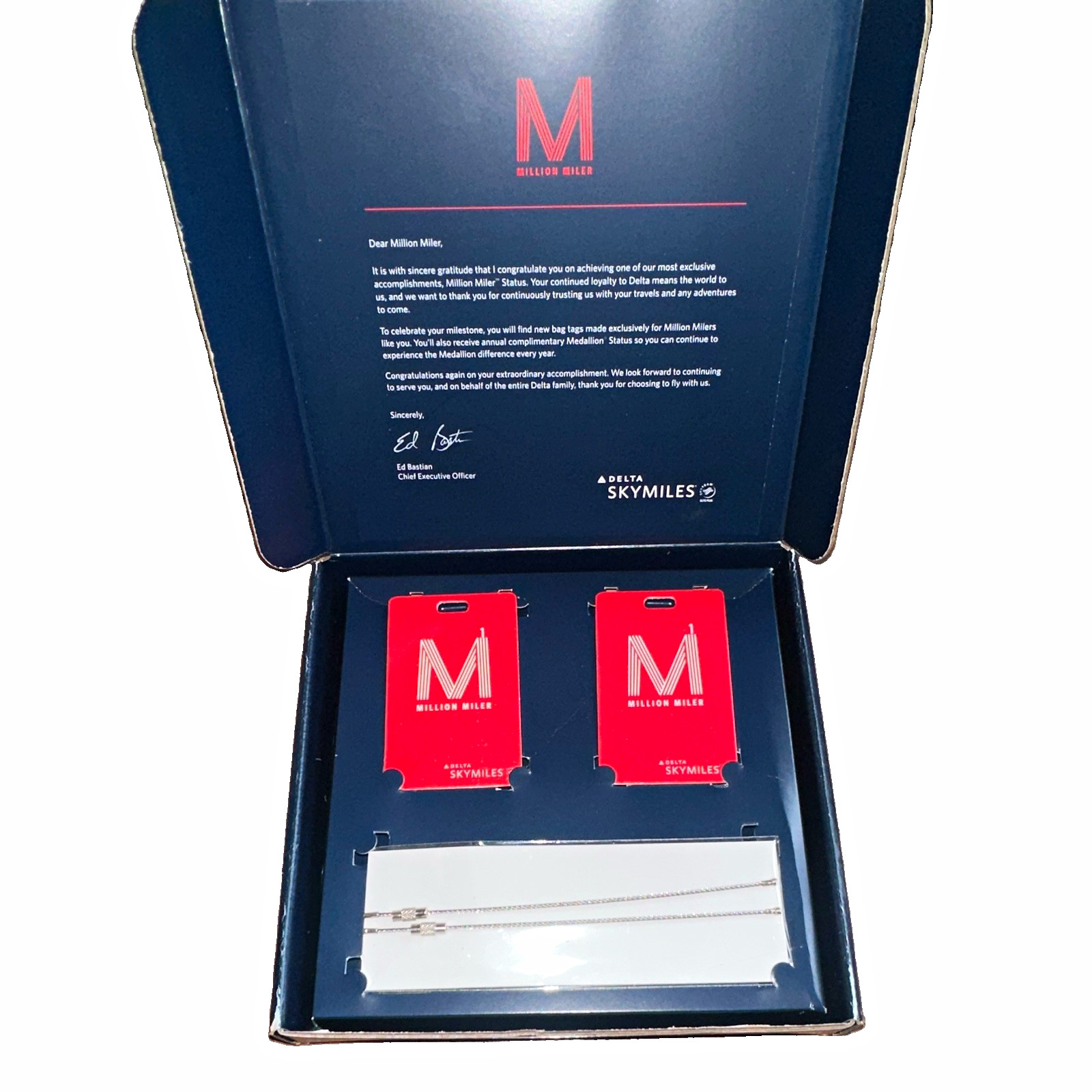 Delta SkyMiles Million Miler Recognition Kit with 2 Metal Luggage Tags