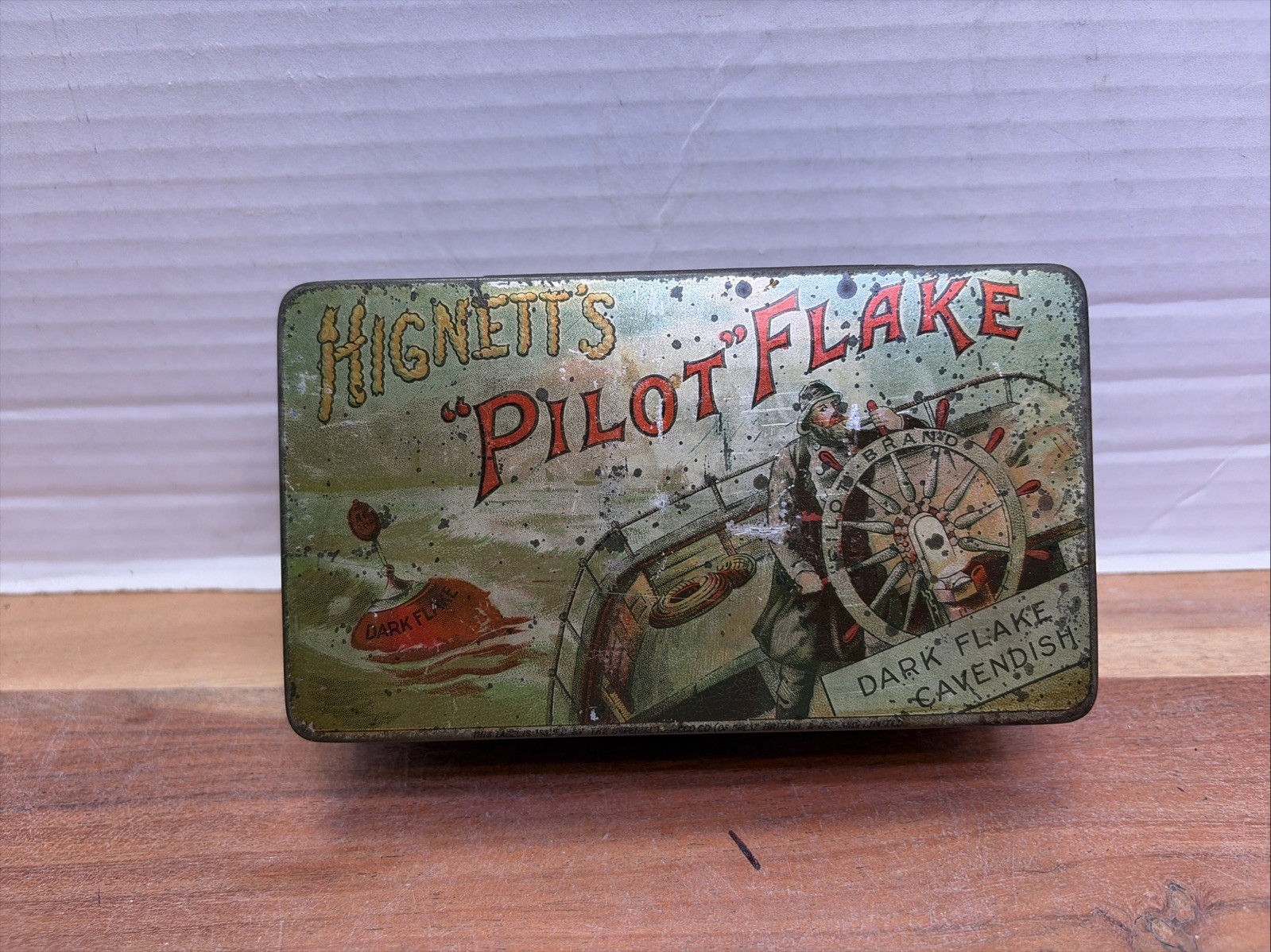 1910\'s Vintage Hignett\'s Pilot Flake Dark Flake Tobacco Tin Cavendish