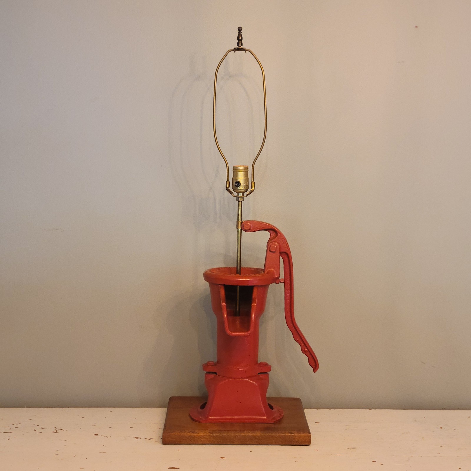 Original WL Davey Farm Kitchen Pitcher Hand Pump Cast Iron Table Lamp - No Shade