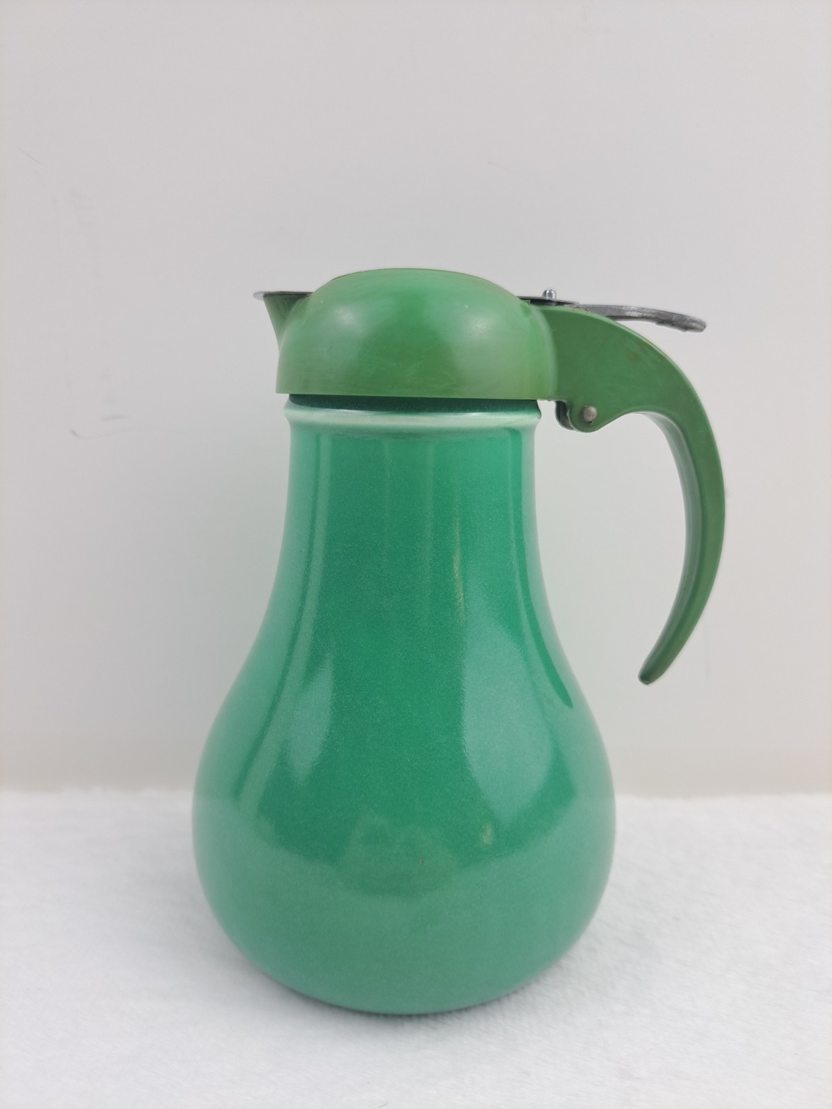 VINTAGE FIESTA FIESTAWARE ORIGINAL GREEN SYRUP DISPENSER PITCHER W/ DRIPCUT LID