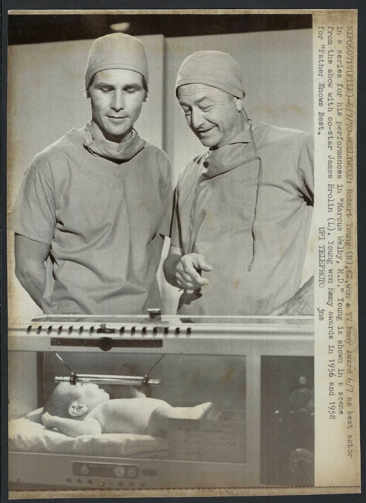 JAMES BROLIN + ROBERT YOUNG VINTAGE ORIGINAL PHOTO 1970 HOLLYWOOD MOVIE SCENE