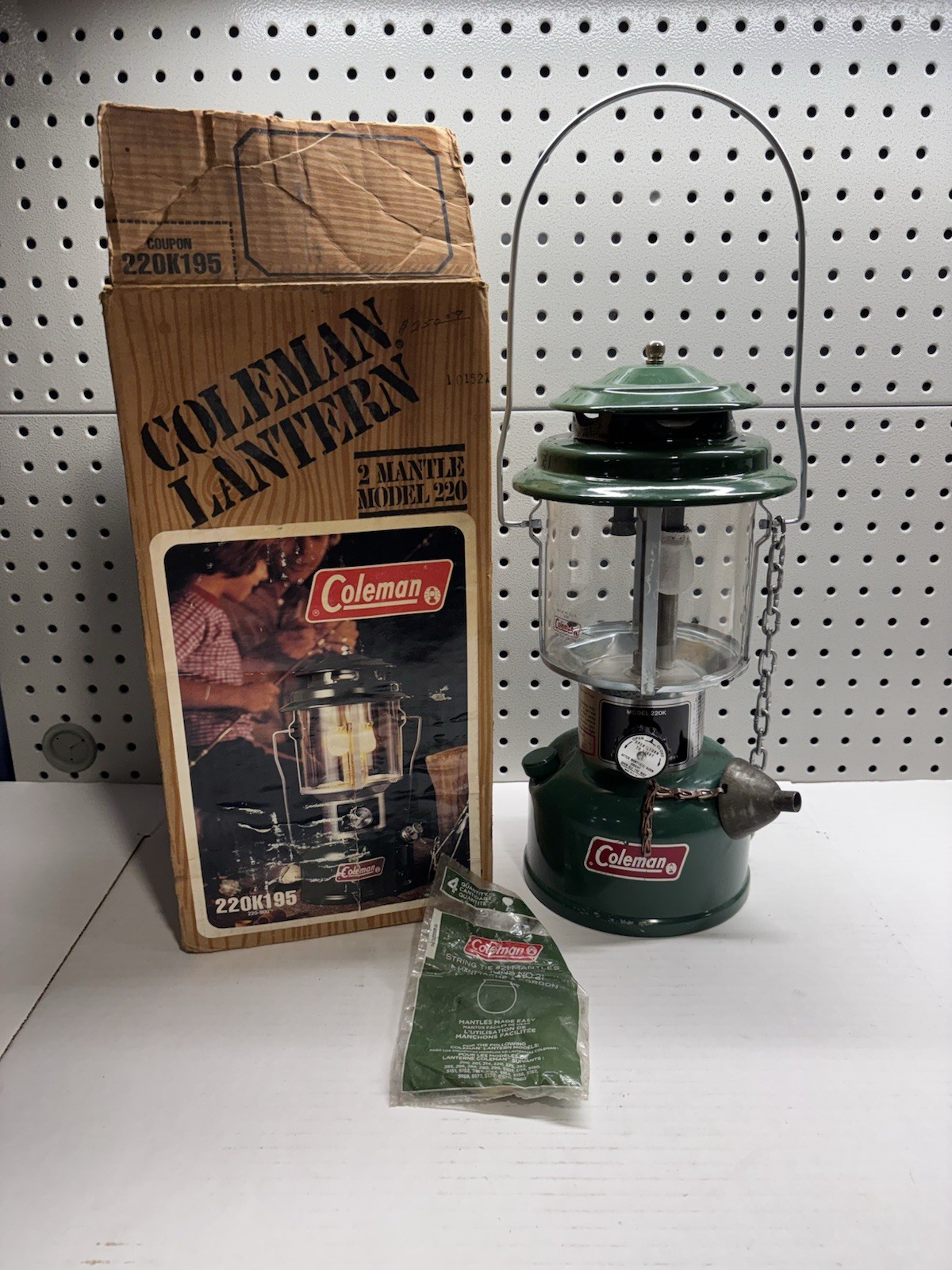 Vtg 1982 Coleman 220K Lantern in Box & 2 new mantles, funnel, hang chain 220K195 Vtg 1982 Coleman 220K Lantern in Box & 2 new mantles, funnel, hang chain 220K195