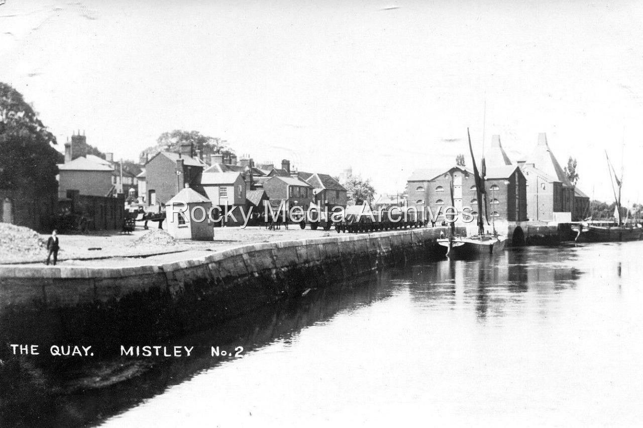 Ctr-80 The Quay & Barges, Mistley, Essex 1914. Photo