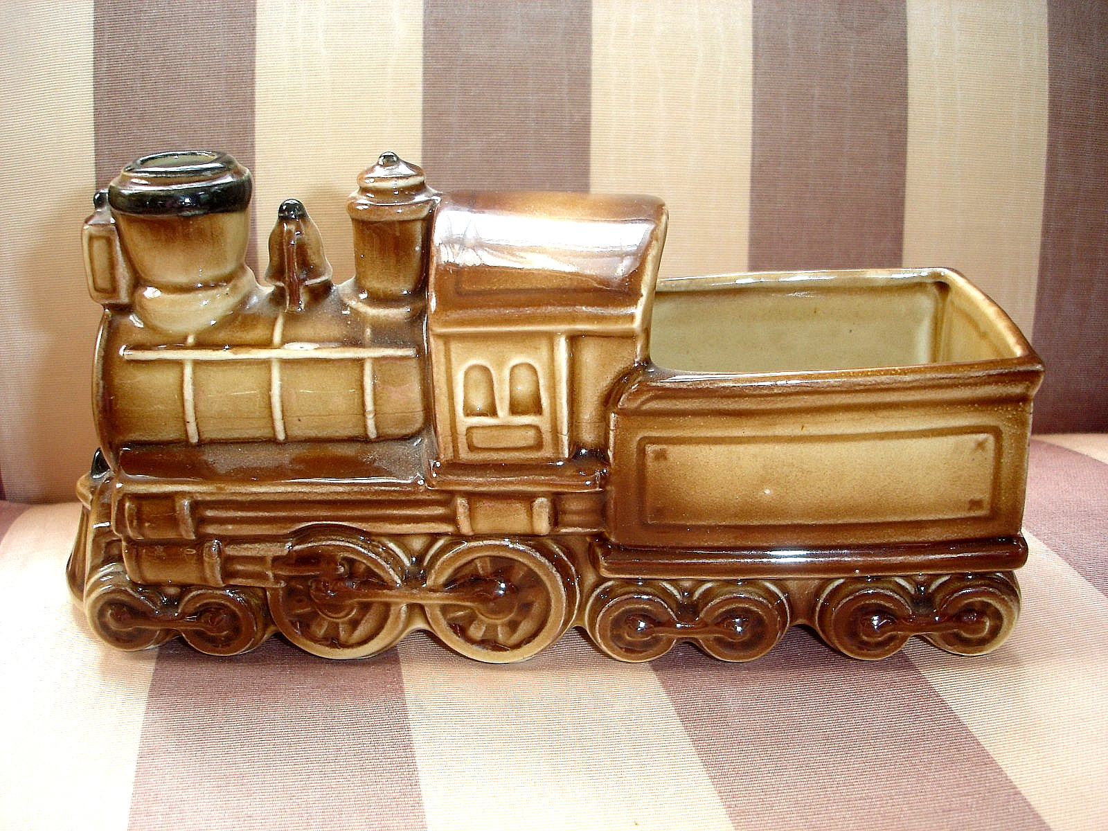 Vintage L & M JAPAN Brown Glazed TRAIN ENGINE Planter- Never Used as a Planter
