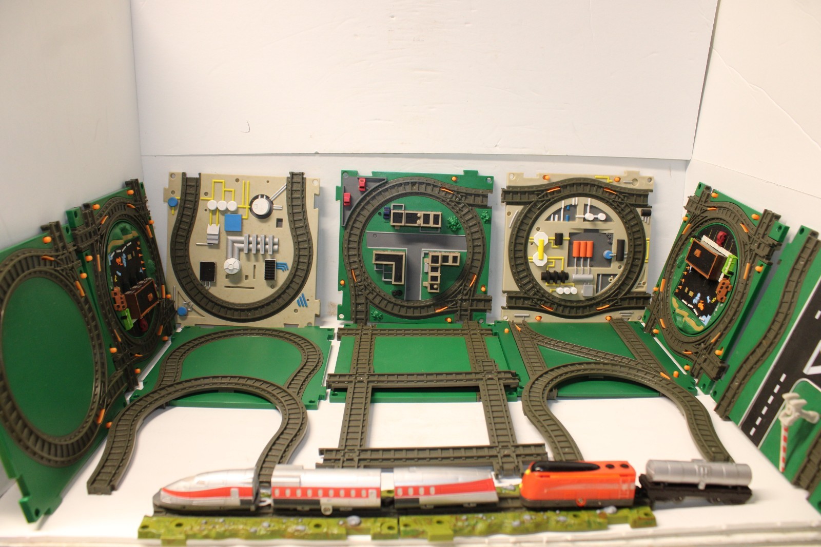 2005 Basic Fun Inc. XTS Expandable Train Set System Miniature Train Track LOT
