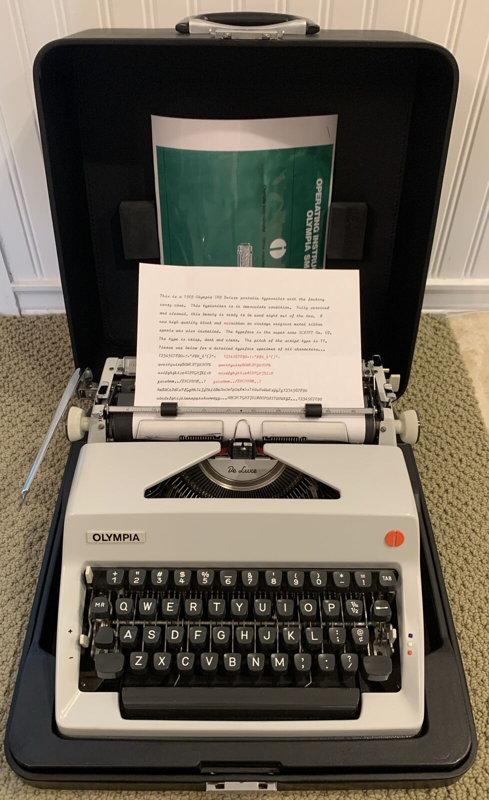 VTG 1969 Olympia SM9 Deluxe Portable Typewriter w/Case Rare Script #69 Typeface