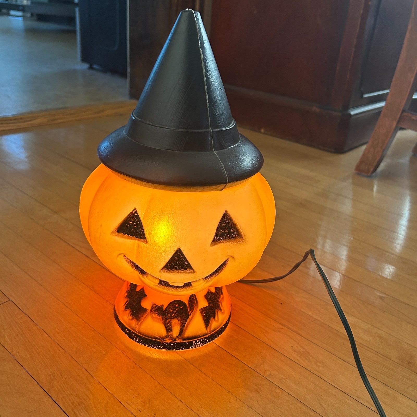 Vtg 70s Halloween Bayshore Pumpkin Jack-O-Lantern w/ Witch Hat Bat Cat Blow Mold