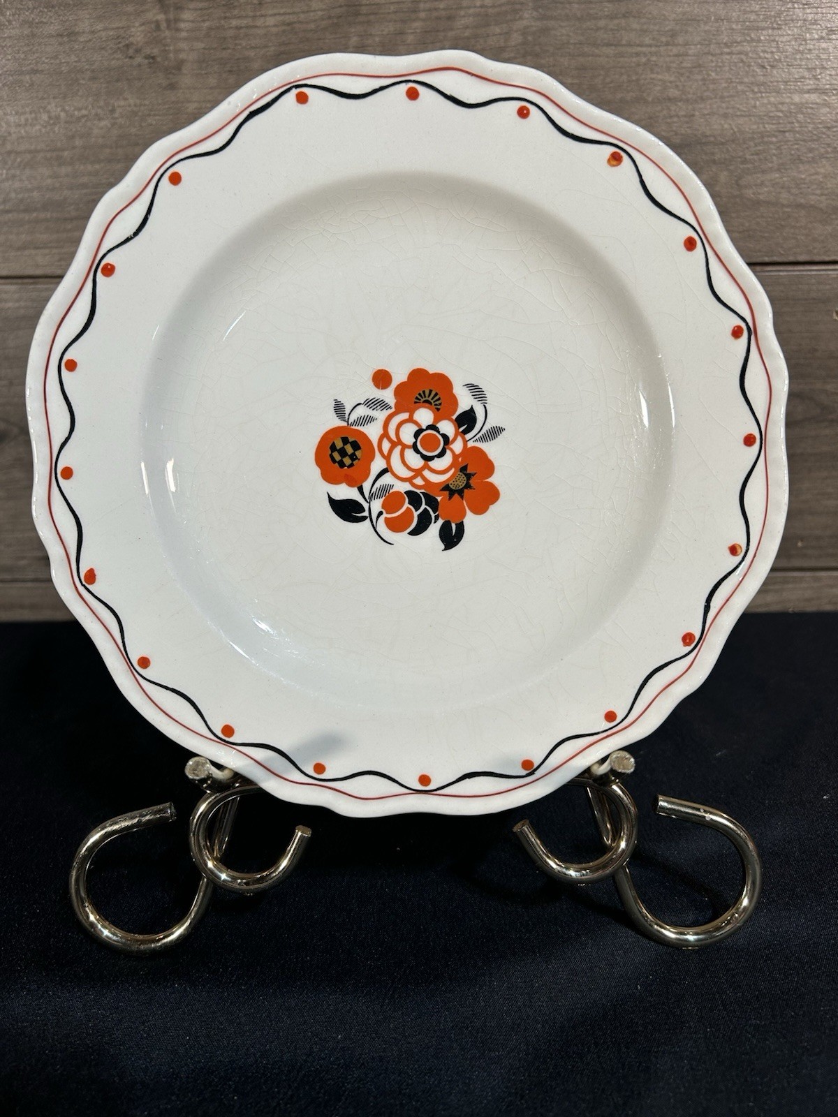 Early 20Th Century Steubenville Ivory 8 1/2 Inch ScallopedEdge Plate, Red/ Black