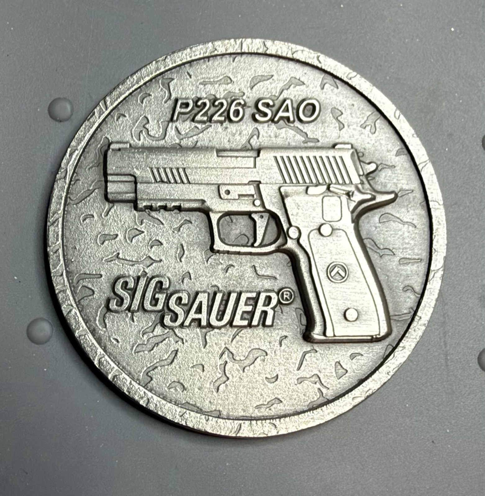 SIG SAUER P226 LEGION SAO SILVER CHALLENGE COIN PISTOL MEDALLION COLLECTIBLE
