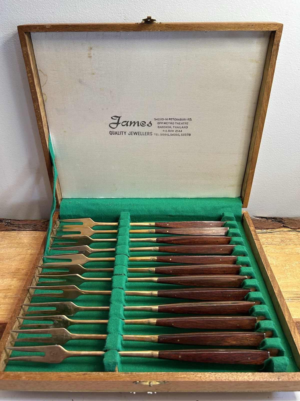 James Quality Jewellers 12-Piece Two-Prong Fork Set. NOS