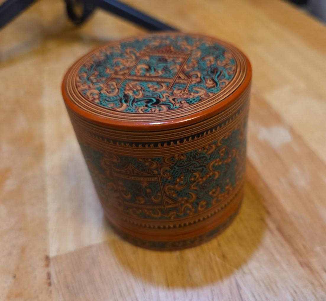 Vintage Burmese Kun-It betel box – Polychrome Yun lacquer from Bagan