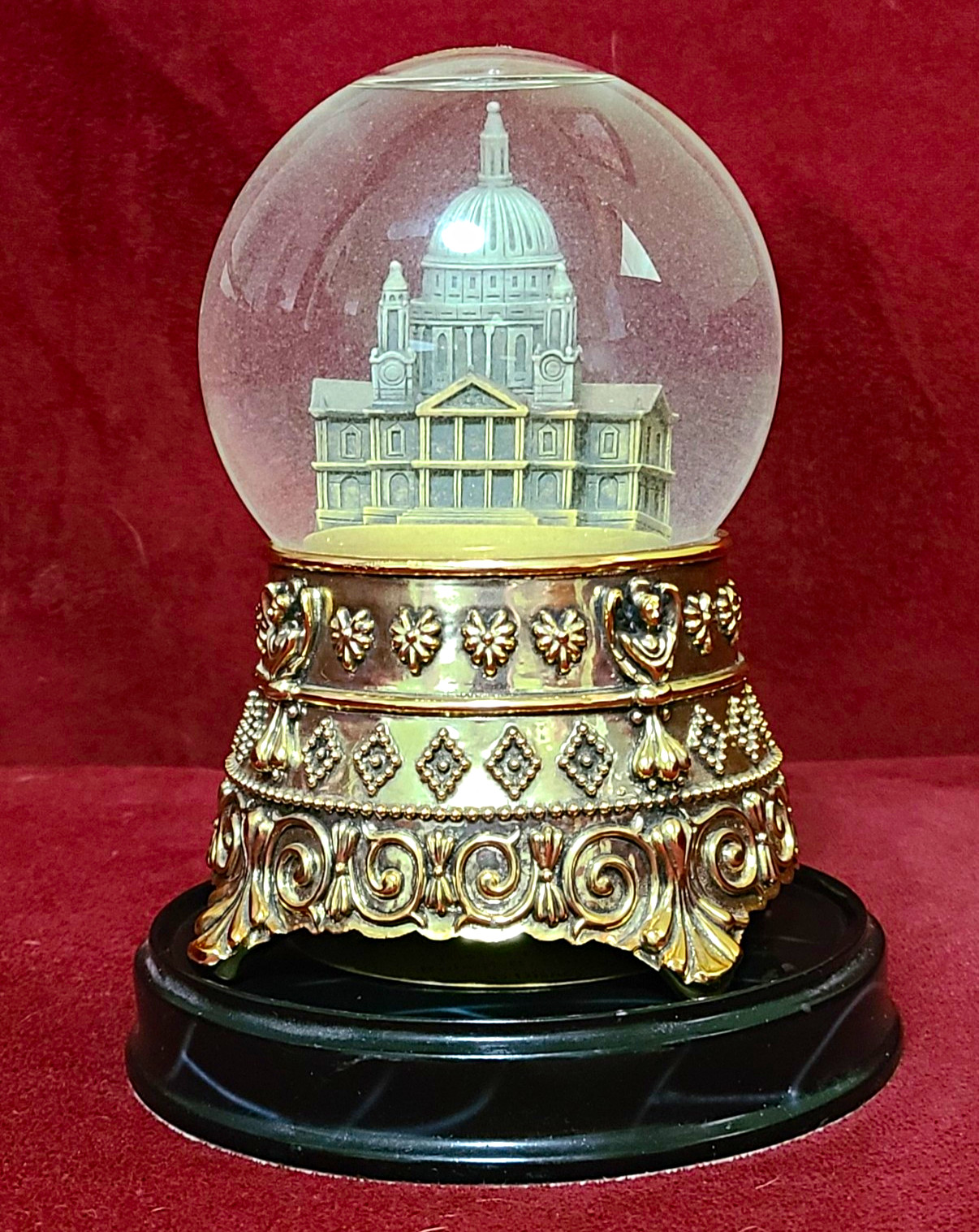 Disney Mary Poppins St. Paul’s Cathedral Snowglobe “Feed the Birds” Disney Mary Poppins St. Paul’s Cathedral Snowglobe “Feed the Birds”