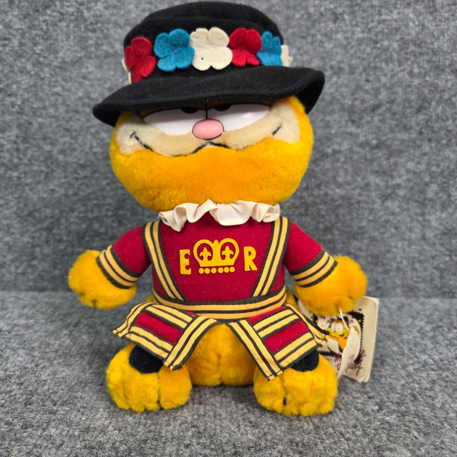 RARE VTG Garfield Yeoman of the Guard Plush Doll ROYAL BEEFEATER Dakin 1981