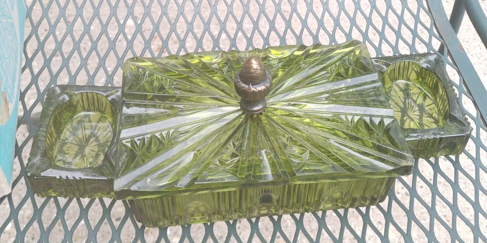 Rare VTG Indiana Glass ROYAL 4 Pcs Ashtray Set Dk Green Heavy Starburst  MCM NIB